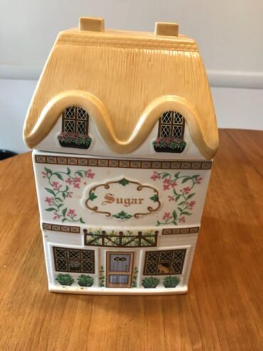 LENOX Spice Village CantERBURY CrossING CaniSTER SUGAR VTG 1995 Fine Porcelain