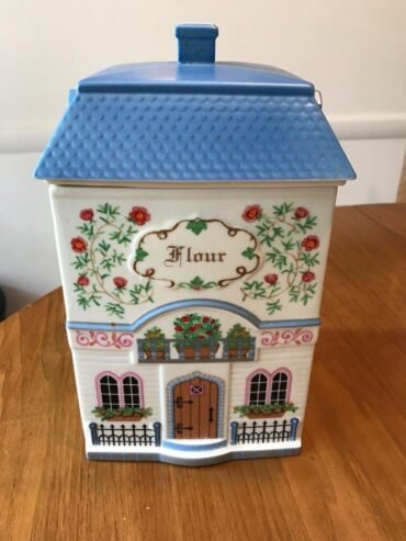 1990 LENOX Village Fine Porcelain Canterbury Crossing FLOUR Canister LID chip