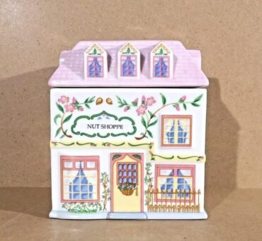 LENOX Spice Village NUT SshPPE Canister Container 1993 with Lid GREAT condition