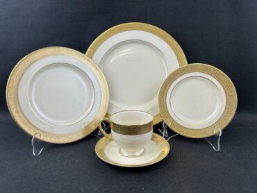 Lenox Westchester Gold Encrusted~(1)~5 Piece Place Setting ~ Excellent Condition