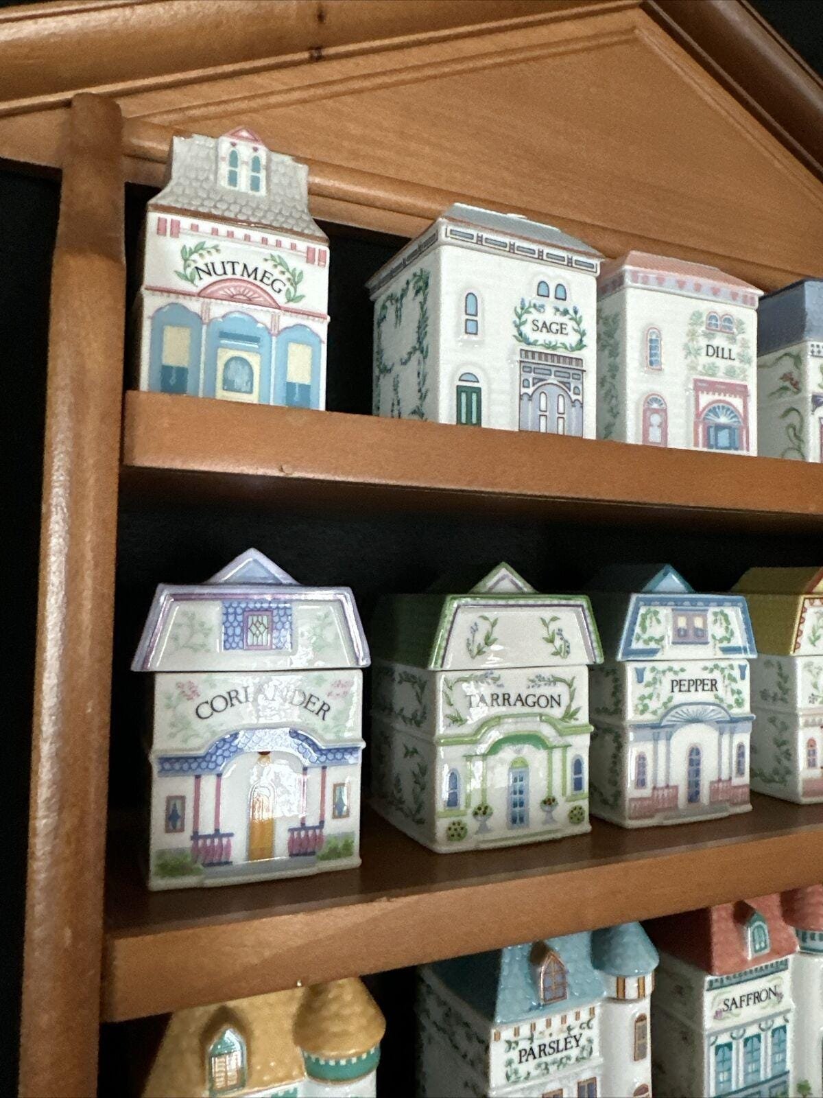Lenox Spice Village 1989 Set Of 19 Spice House Jars And Wooden Rack Vintage - Image 4