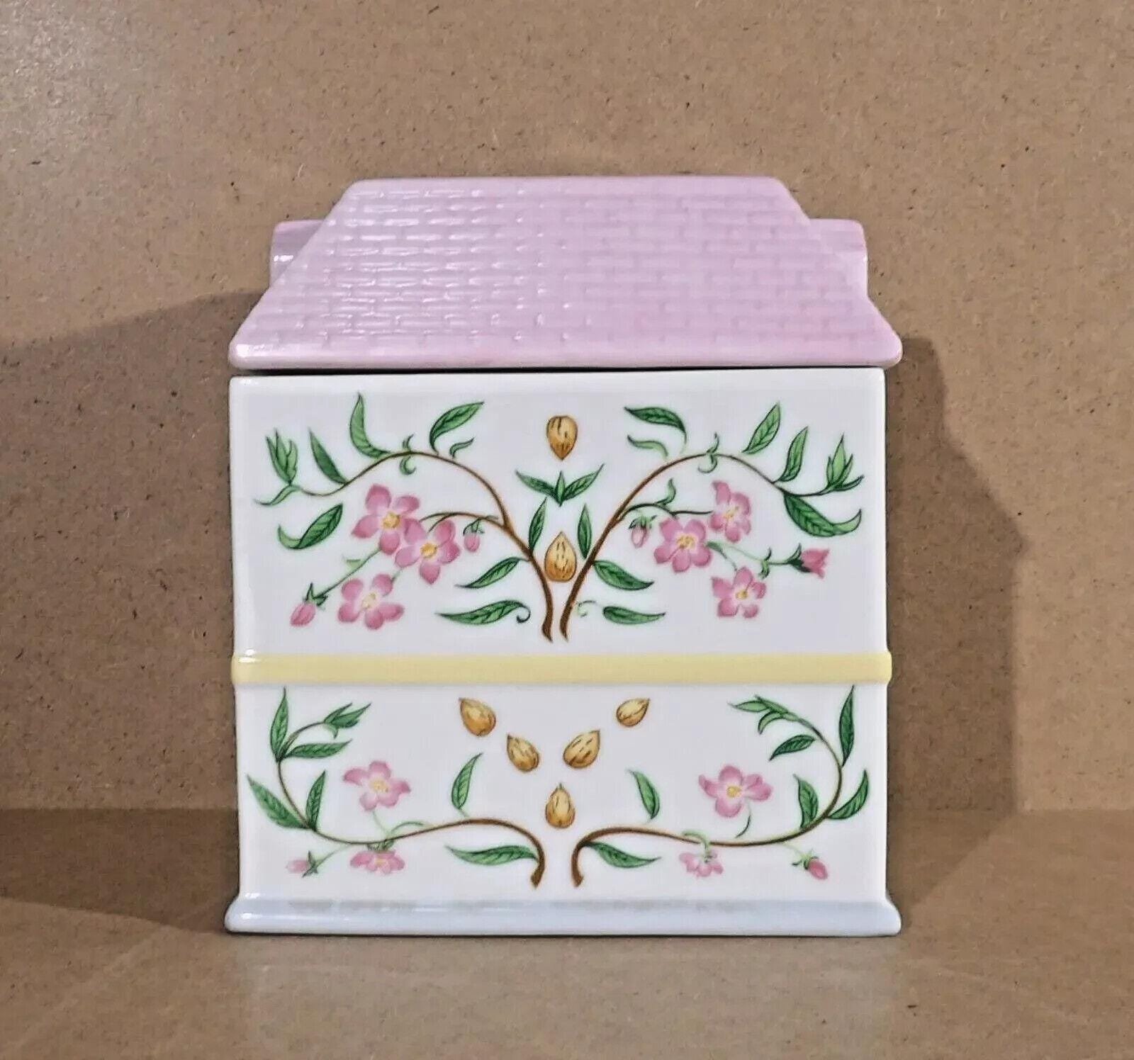 LENOX Spice Village NUT SshPPE Canister Container 1993 with Lid GREAT condition - Image 2